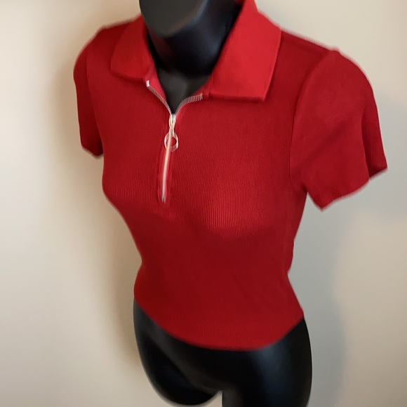 Red ribbed zip front crop - Picture 2 of 5